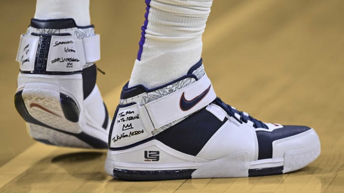 LeBron Rocked LeBron 2s In Game 6 Win Vs Grizzlies Basketball