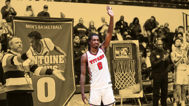 Antoine Davis jersey retirement part of men's basketball senior