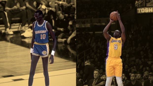 Tim Hardaway reveals Manute Bol asked for $500k before letting go of  Warriors jersey #10: 'Give me your whole contract' - Basketball Network -  Your daily dose of basketball