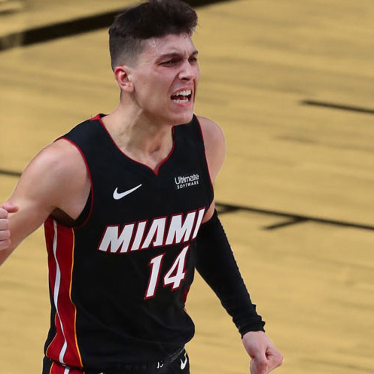 Tyler Herro honors Marlins' 1997 World Series team before first pitch