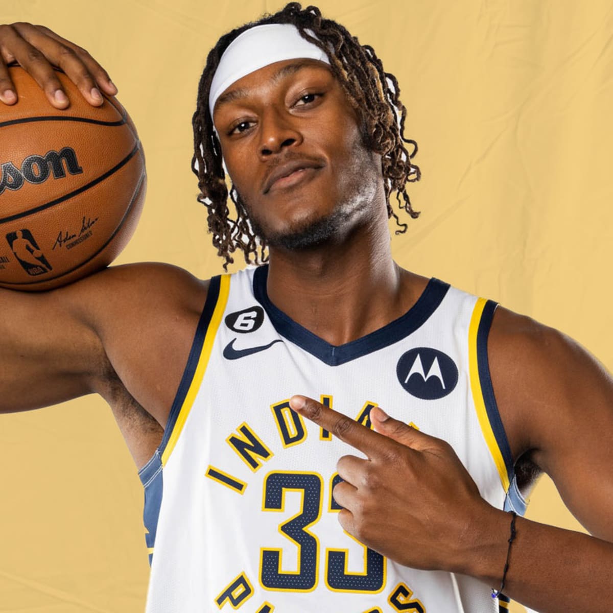 A TikTok model is trying to recruit Myles Turner to the Lakers - Silver  Screen and Roll