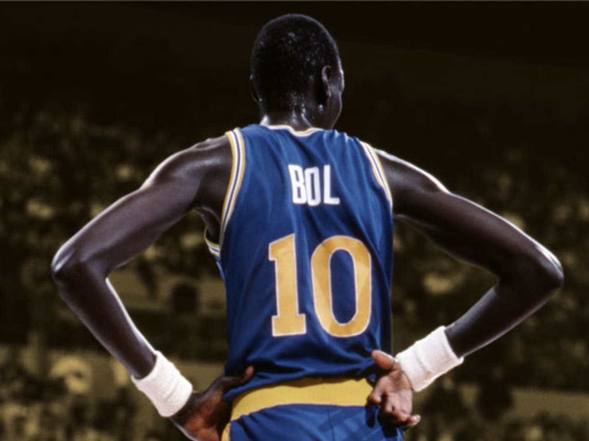 A coach who recruited Manute Bol thinks he was almost 40 years old playing  college basketball - Basketball Network - Your daily dose of basketball