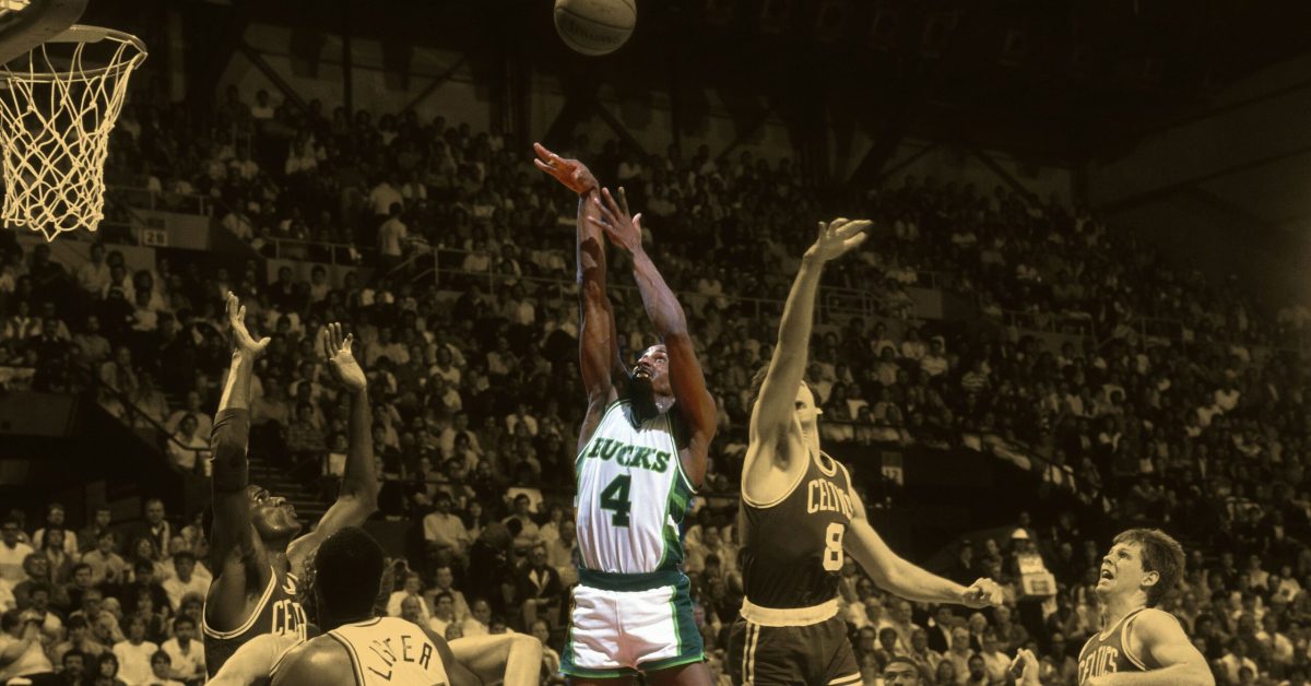 NBA History on X: Sidney Moncrief was one of the most versatile players of  his era, a two-way star that averaged over 20 points per game four times.  Moncrief was an #NBAAllStar