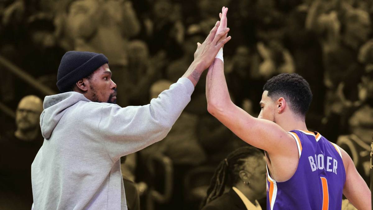 Devin Booker's Teammate Reveals How Suns, Deandre Ayton Have Developed