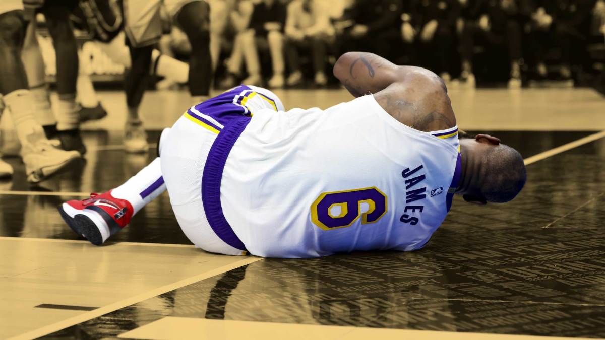 Lakers' LeBron James dealing with 'significant' knee soreness, out vs. Spurs  