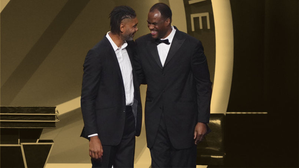 Tim Duncan to be inducted into Hall of Fame by David Robinson