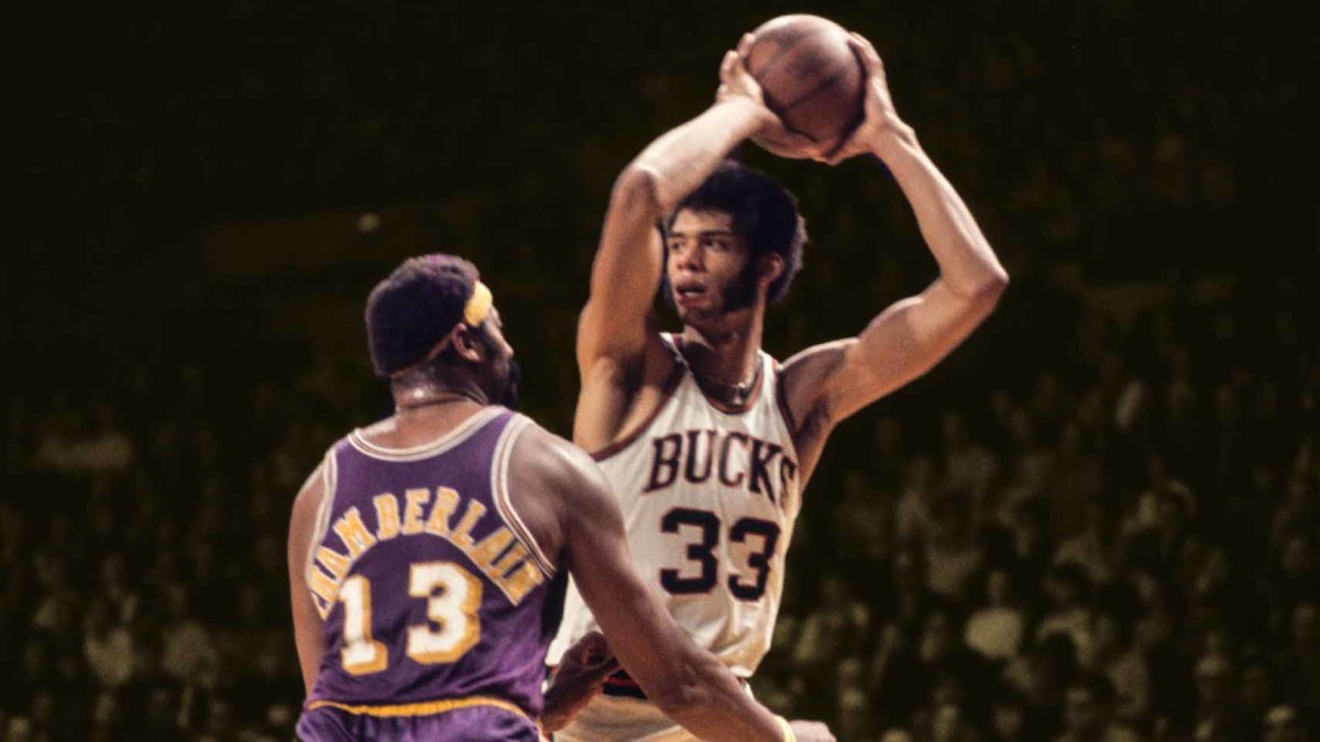 Wilt Chamberlain vs Kareem Abdul-Jabbar (35 years old vs 25 years